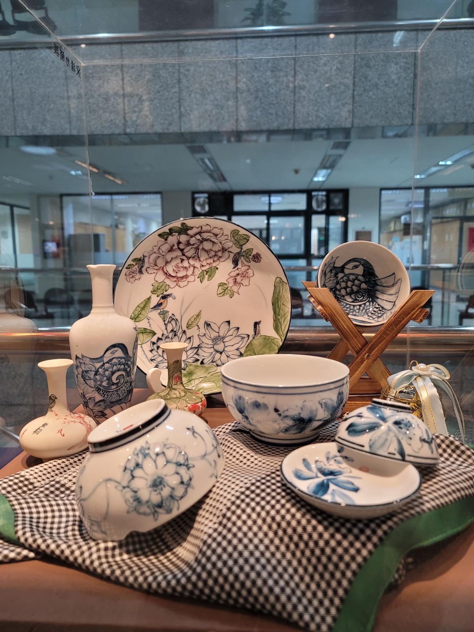 20220616「初妝-婦女大學師生聯展」春季特展，於鶯歌區公所樂陶藝文走廊-12