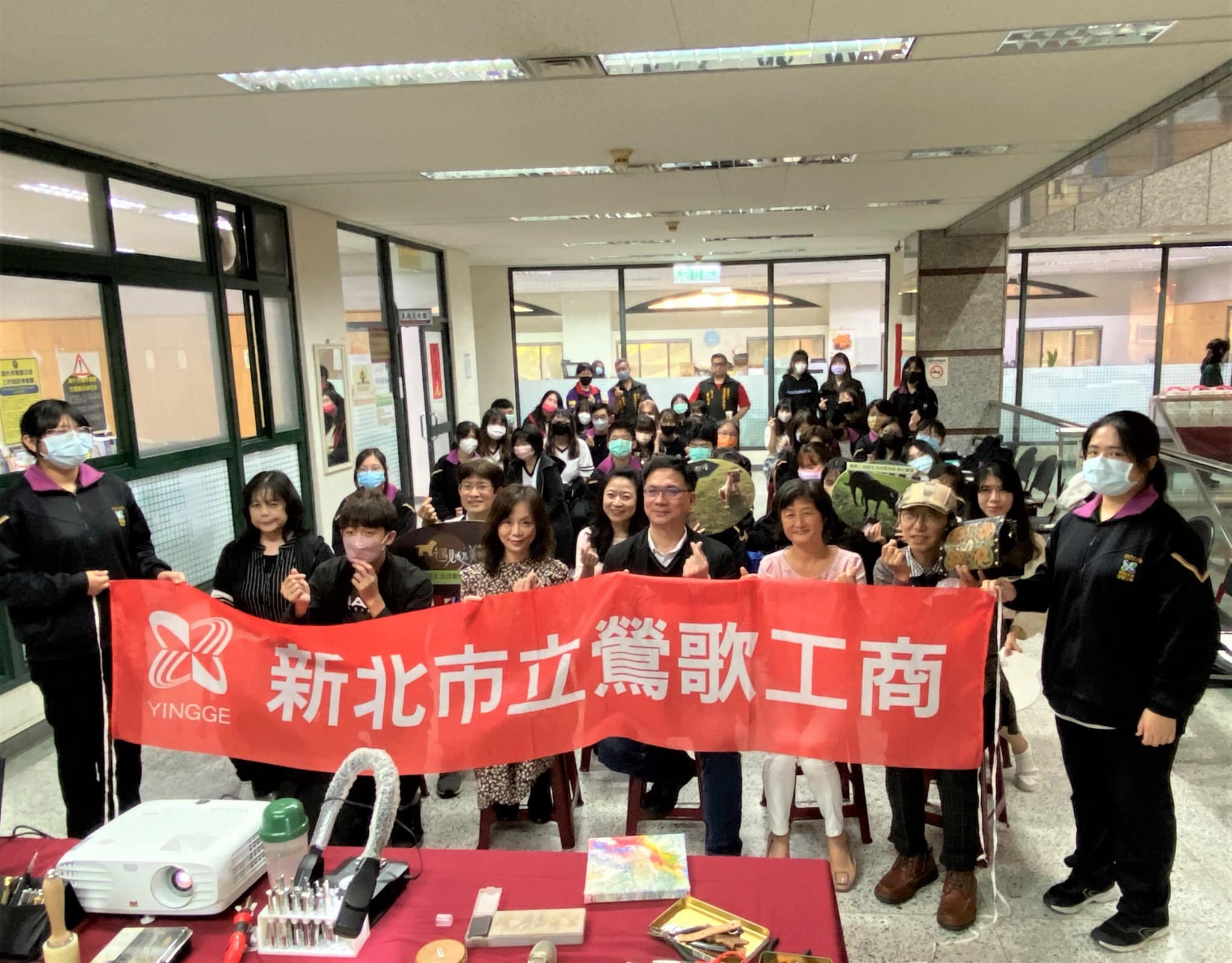 20221022新北市鶯歌工商校內師生聯合展出【當雄心壯志遇見浪浪－師生遇見流浪動物影像紀實展~給浪浪一個家】-3