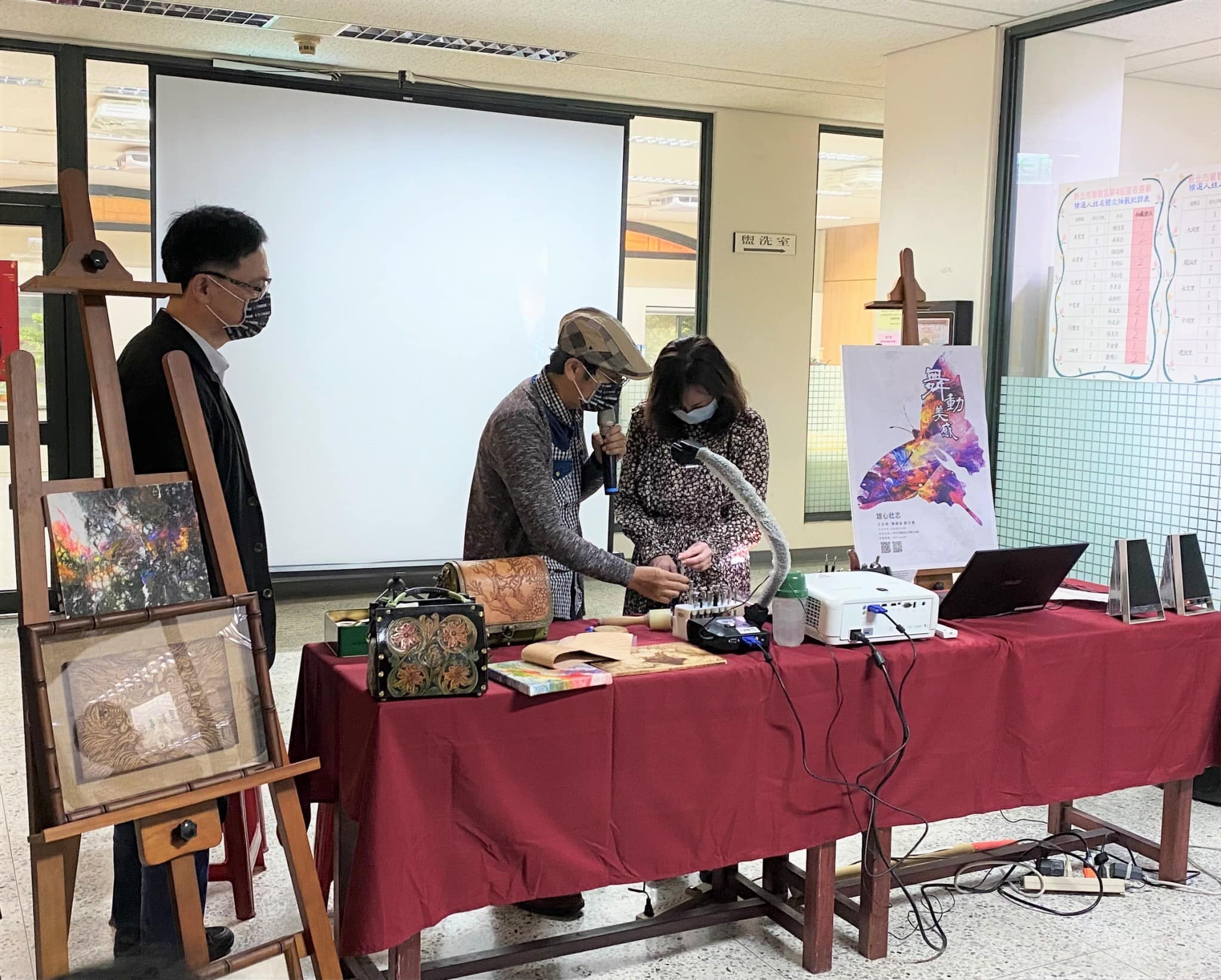 20221022新北市鶯歌工商校內師生聯合展出【當雄心壯志遇見浪浪－師生遇見流浪動物影像紀實展~給浪浪一個家】-4