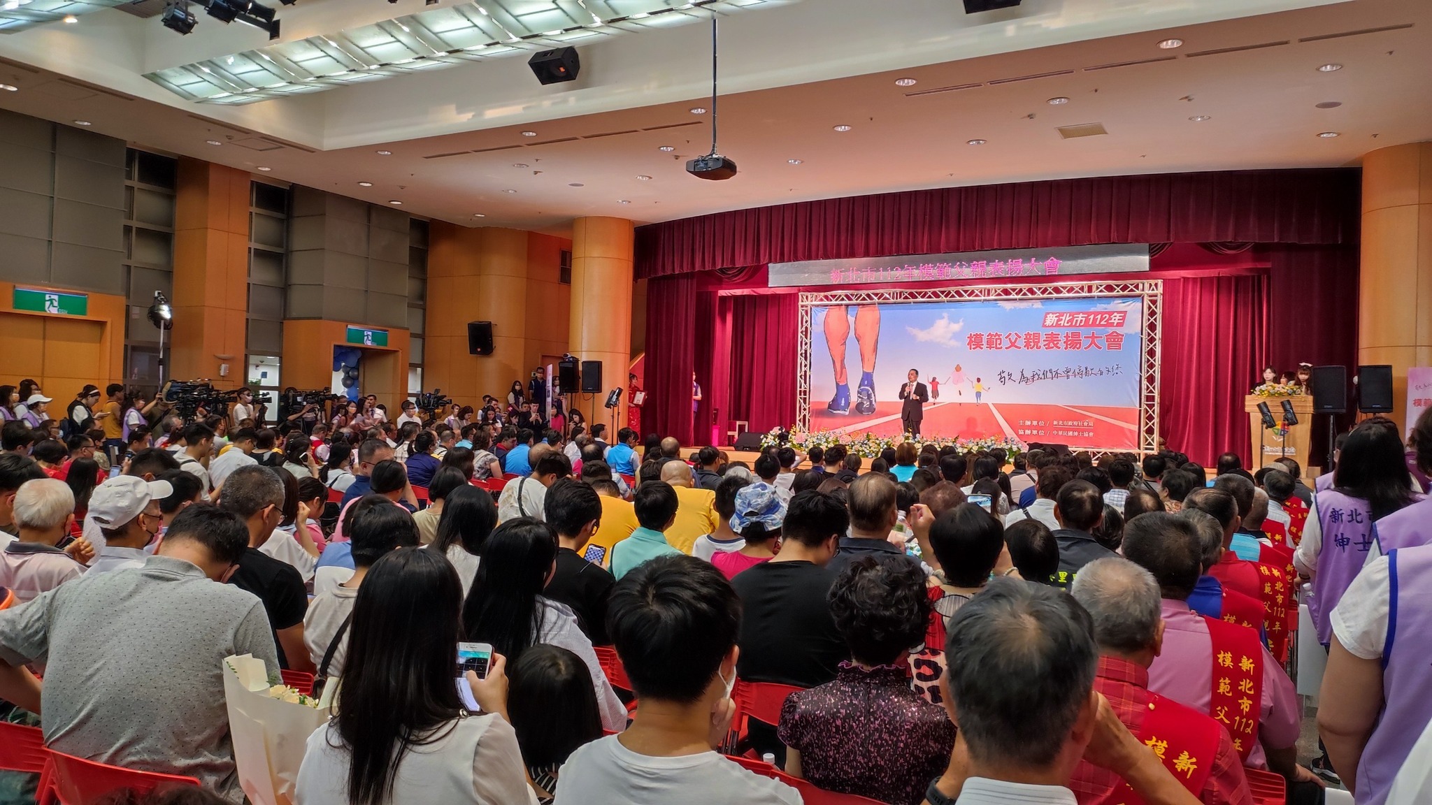 20230715恭喜「尖山里 周德永先生」榮獲新北市112年度市級模範父親的殊榮-5