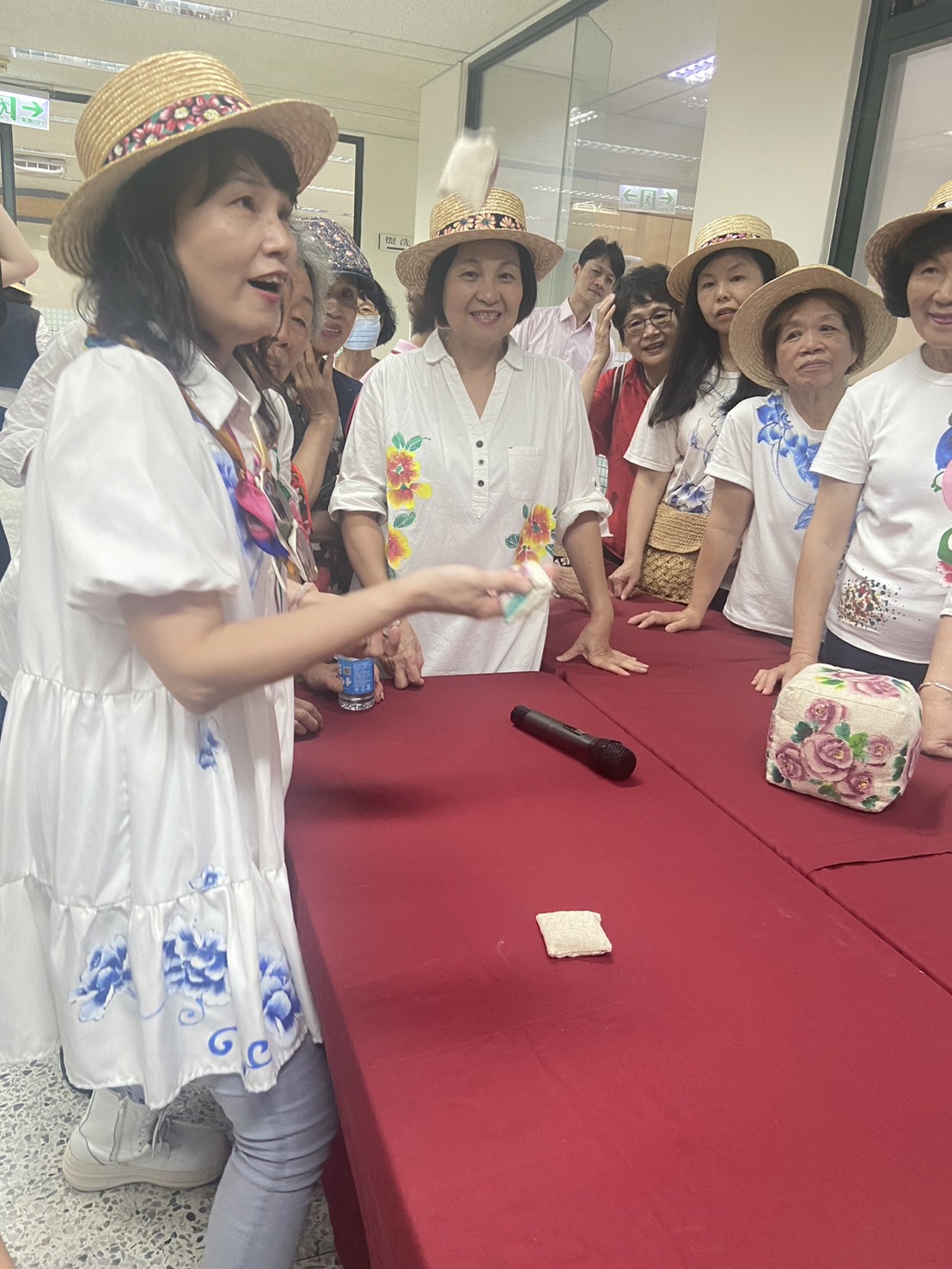 彩雲老師示範骰子遊戲