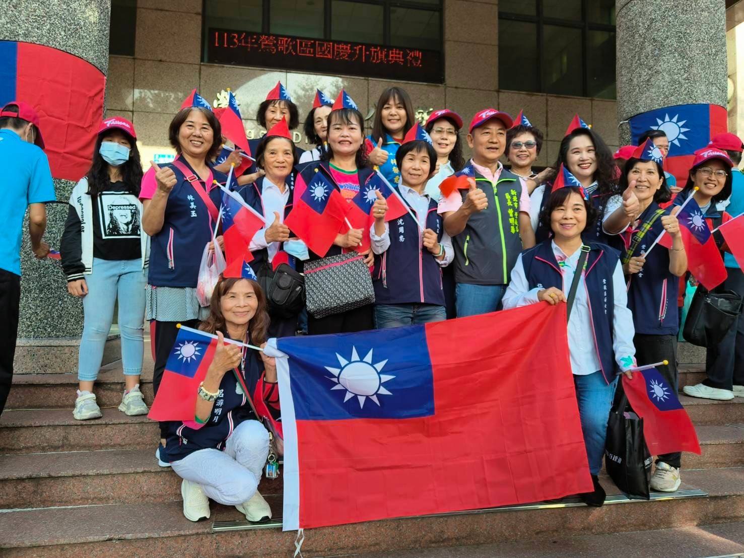 區長與參與升旗民眾大合照