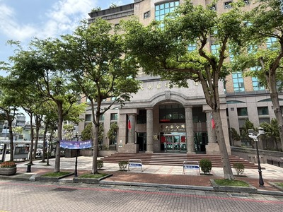 改善後-實施行政大樓大門口前禁止機車停放政策
